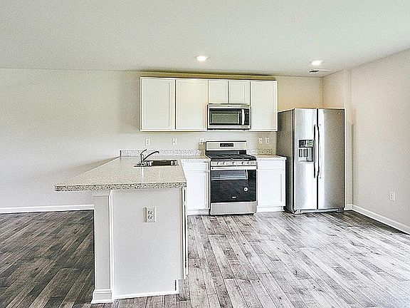 4th image of 406 Teak Dr
