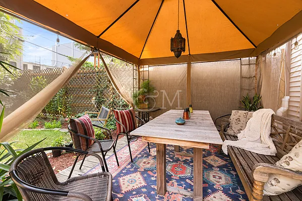 Sold by Brick&Mortar | media 1