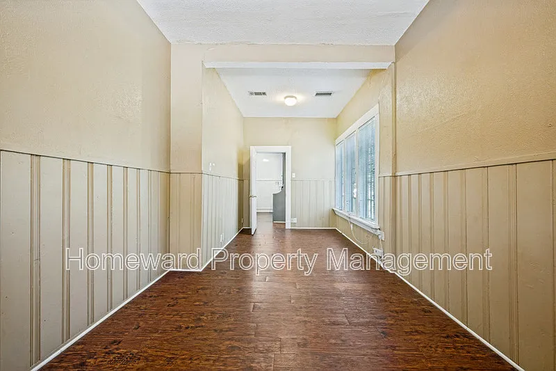 2 bed, 1.0 bath, 850 sqft, $1,300 — Photo 3