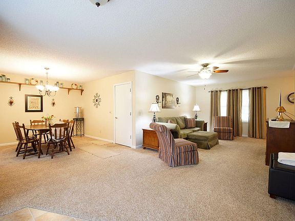 4th image of 2833 Joellen Ln