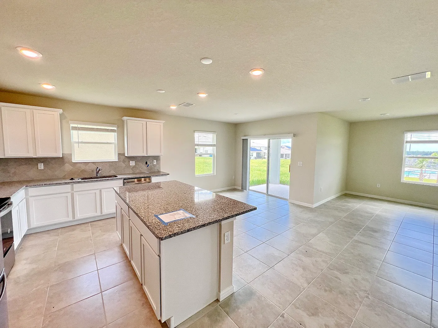 1539 Aspen Ave — Photo 4