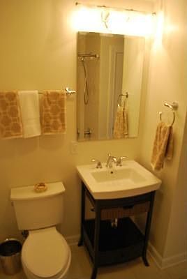Bathroom (much larger)