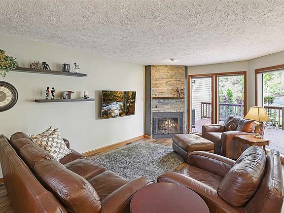 2nd image of 724 W Briar Cliff Ct