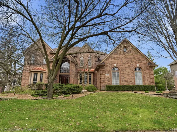 24081 Wintergreen Cir, Novi, MI 48374