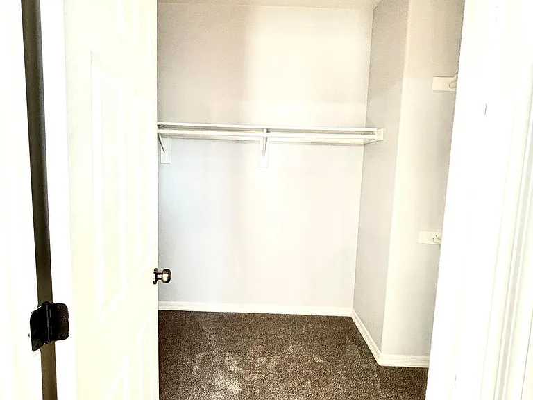 oversize master bed walkin closet