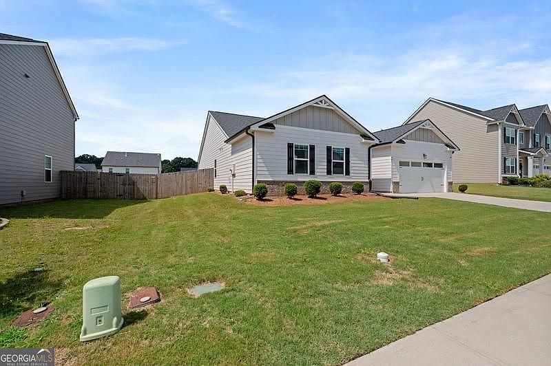 1st image of 647 Graham Campbell Ln