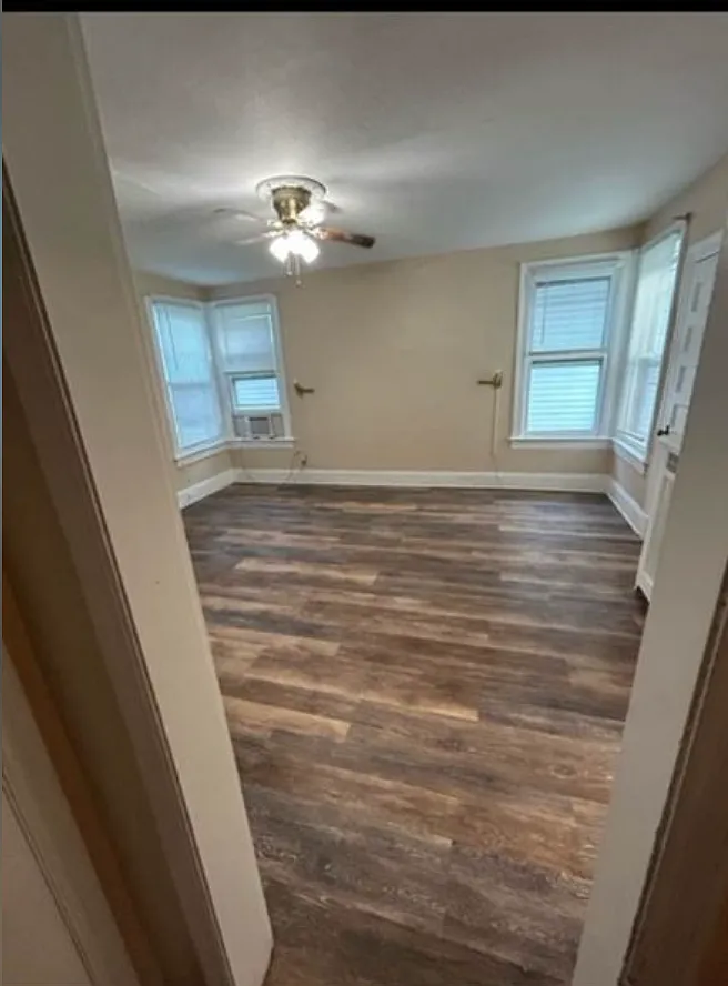 1 bed, 1100 sqft, $1,500 — Photo 4