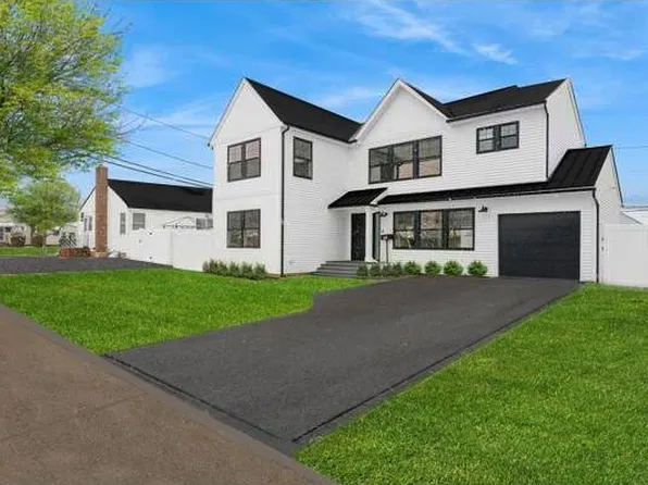 39 Devon Road, Bethpage, NY 11714