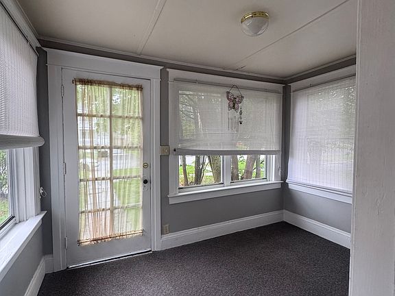 4th image of 105 E Linden St