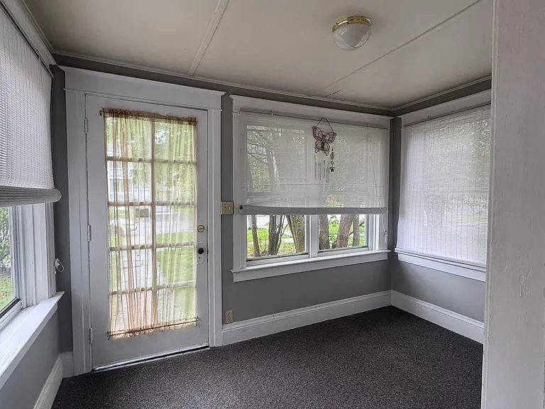 105 E Linden St — Photo 4