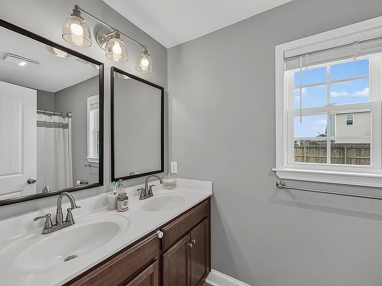 210 Riverstone Ct — Photo 16