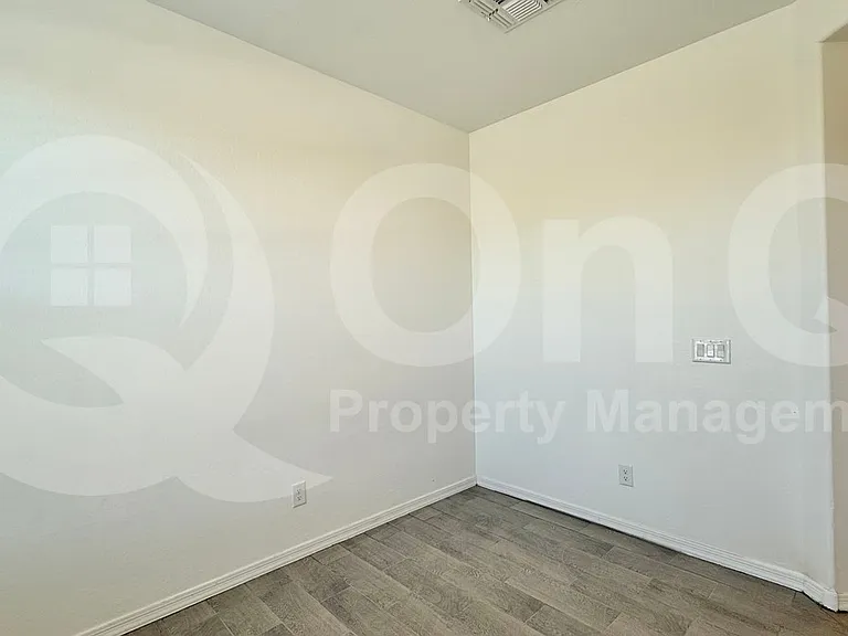 1265 E Kingman St — Photo 13