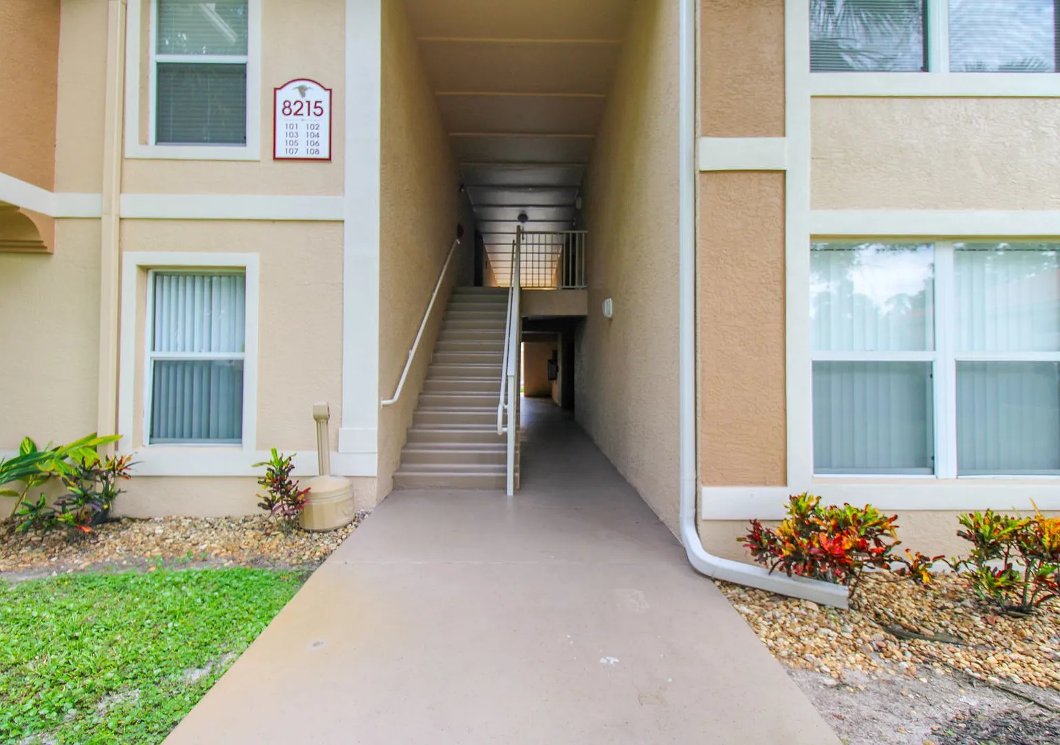 Unfurnished**Annual 2025 Available In Ibis Club Starting April 1, 2025 -- Colorful, Bright, Excep... — Photo 3