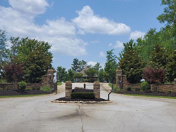 3rd image of 203 Gardenia Dr