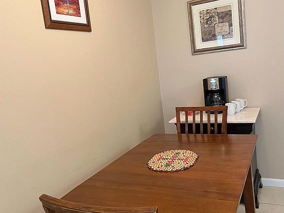 5th image of 319 Farnham P #319