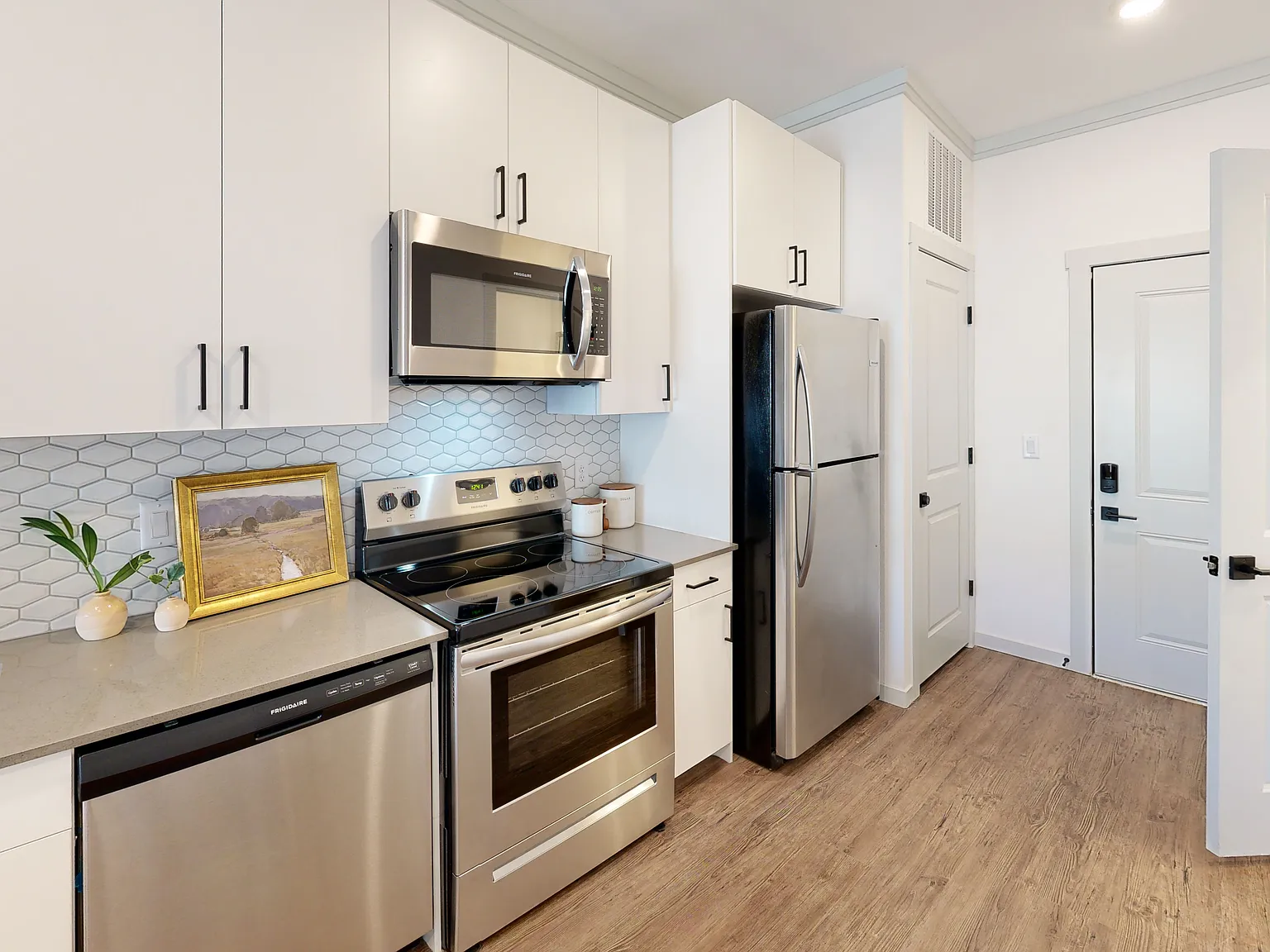 The Prospector Modern Apartments — Photo 2