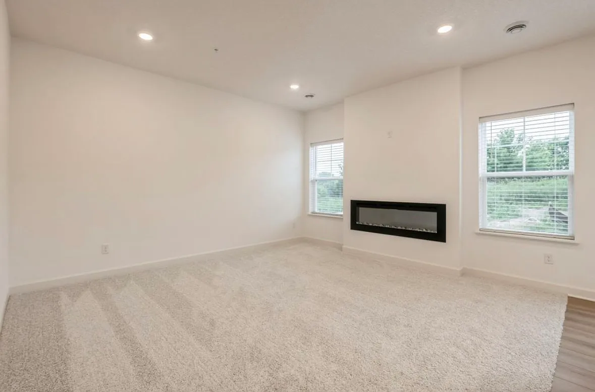 3 bed, 1777 sqft, $2,545 — Photo 3