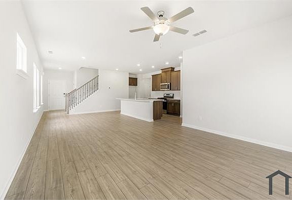 3rd image of 1445 Lyon Way Dr