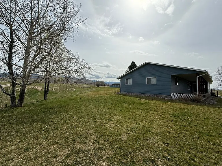 1687 Simpson Ln — Photo 3