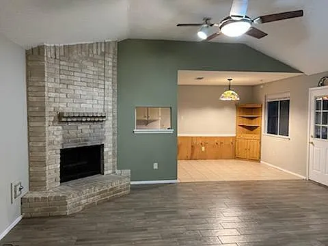 2327 Goldspring Ln — Photo 4