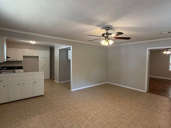 4th image of 825 Bowen Cir
