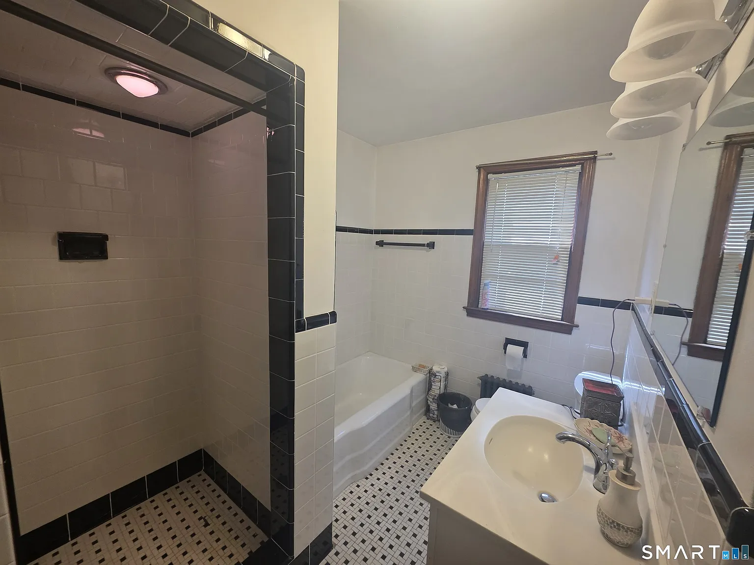 4 bed, 1.0 bath, 1746 sqft, $3,300 — Photo 4