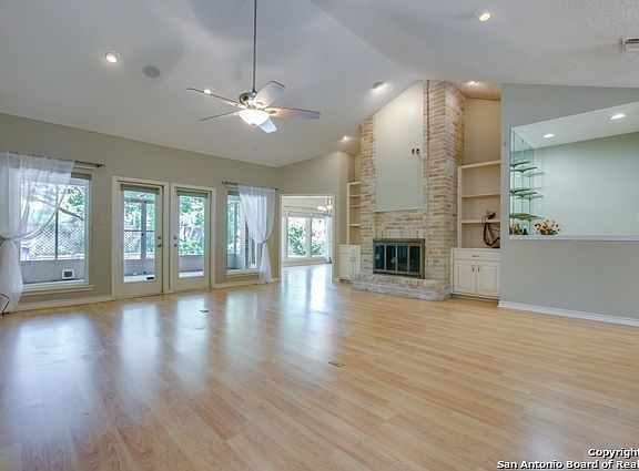 3rd image of 98 Granburg Cir