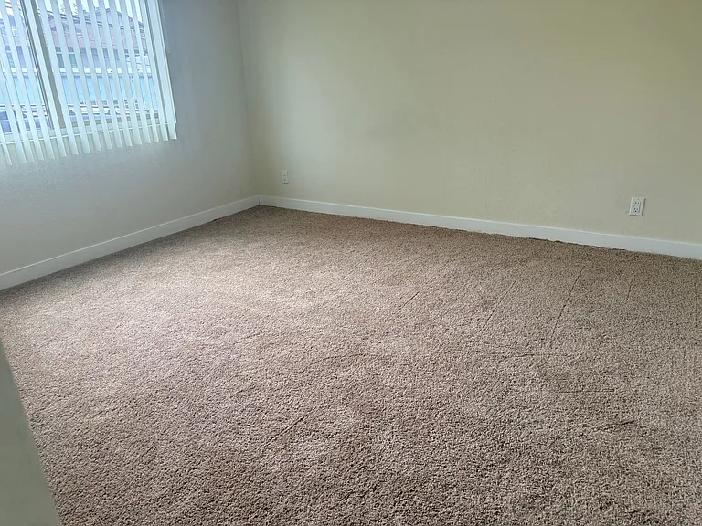 10042 Commerce Ave — Photo 12