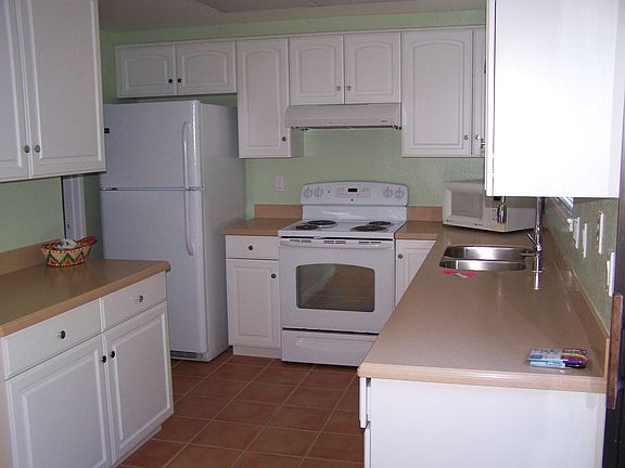 3rd image of 1043 Poplar Dr