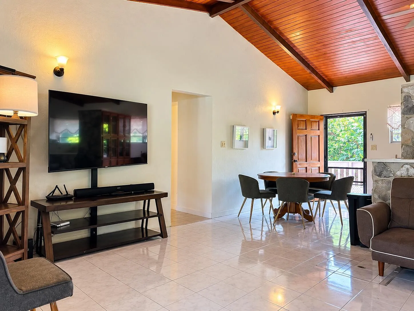 3 bed, $2,450 — Photo 2