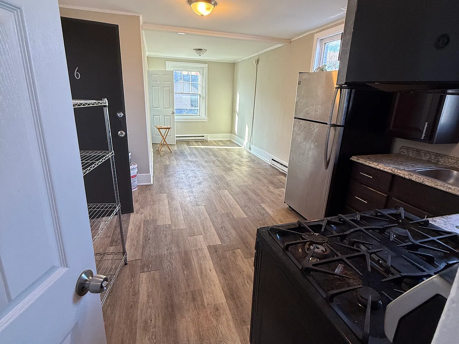1 bed, 800 sqft, $1,300 — Photo 2
