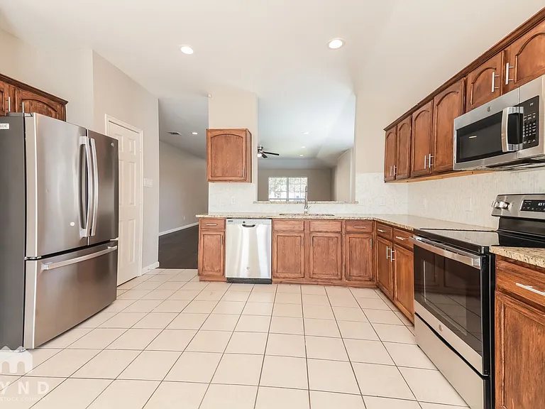 729 Mahogany Dr — Photo 2