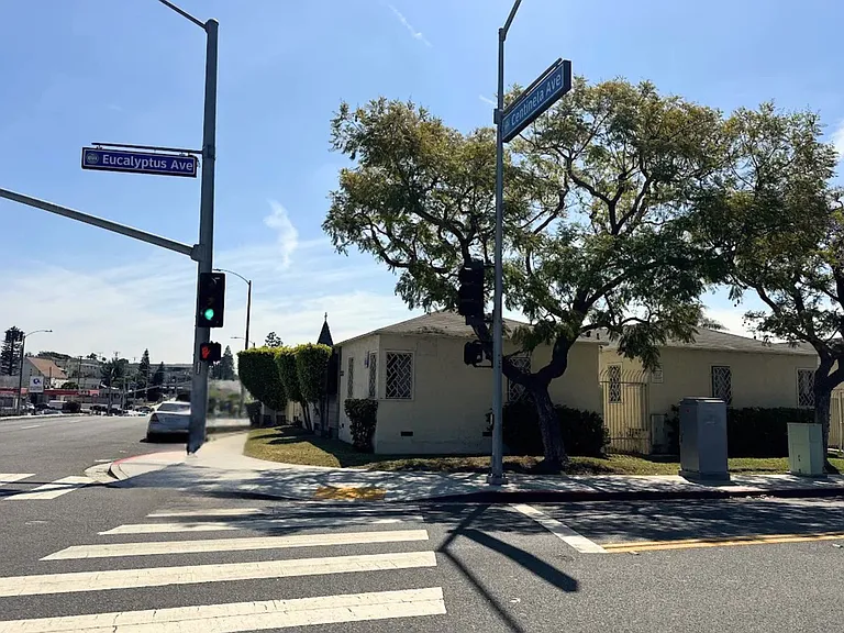 Centinela Apartments — Photo 17