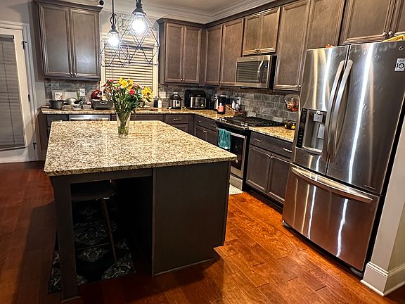 4th image of 1102 Willow Field Dr SE