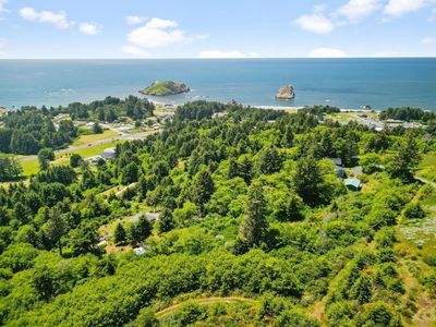 125 Mariners Cv, Smith River, CA, 95567