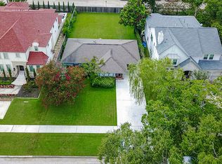915 Wildwood Ln, Bellaire, TX 77401