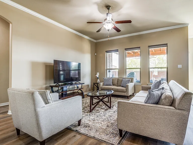 307 Eden Dr — Photo 11
