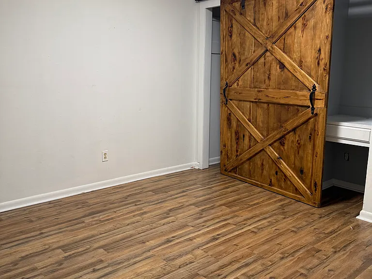 1104 S Maple St — Photo 6
