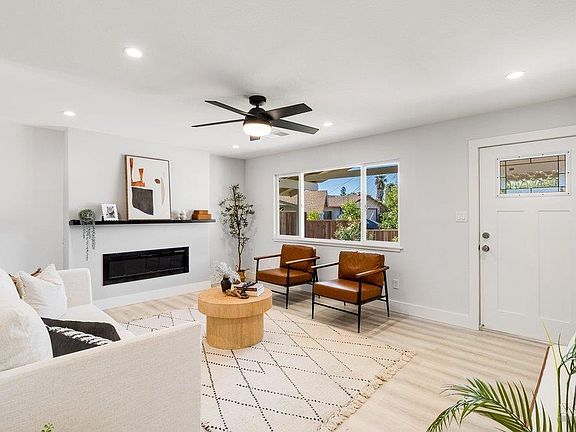 4th image of 2442 Cardinal Court