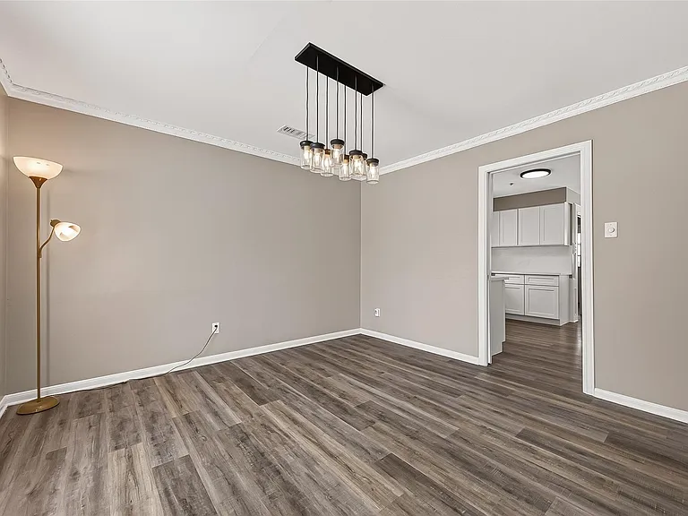 919 Longview Dr — Photo 8