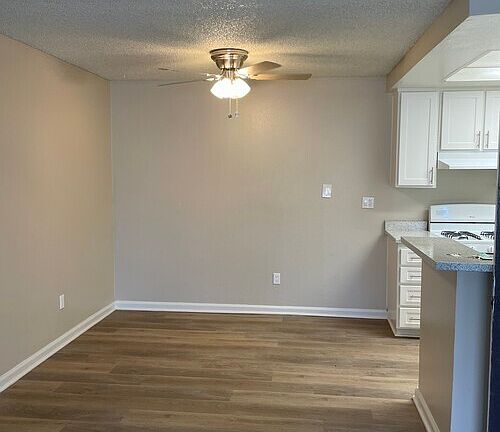 4th image of 2225 E Pumalo St