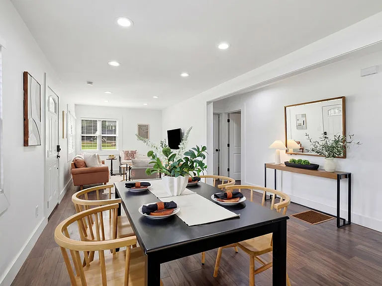 1642 Washington Ave — Photo 16