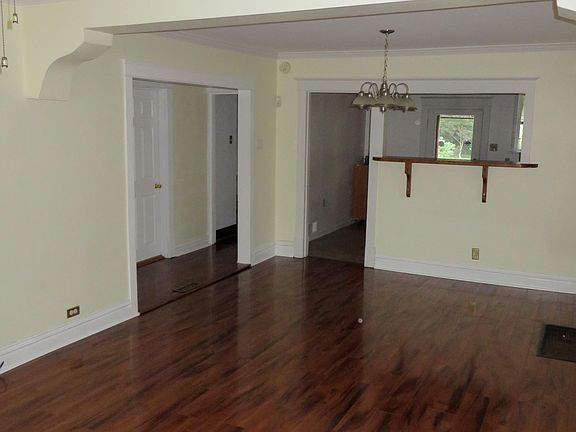5th image of 3543 Manhattan Ave