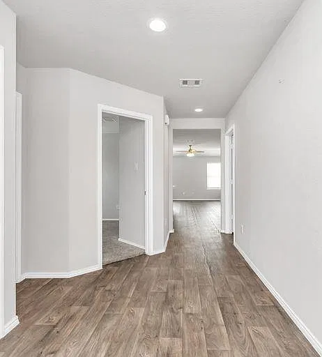 3 bed, 2.0 bath, 1807 sqft, $2,195 — Photo 3