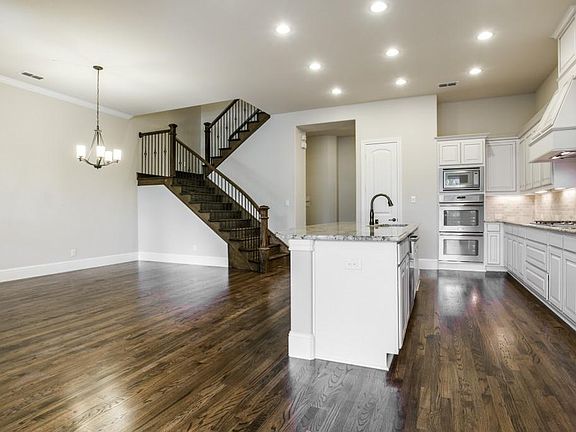 3rd image of 4253 Colton Dr