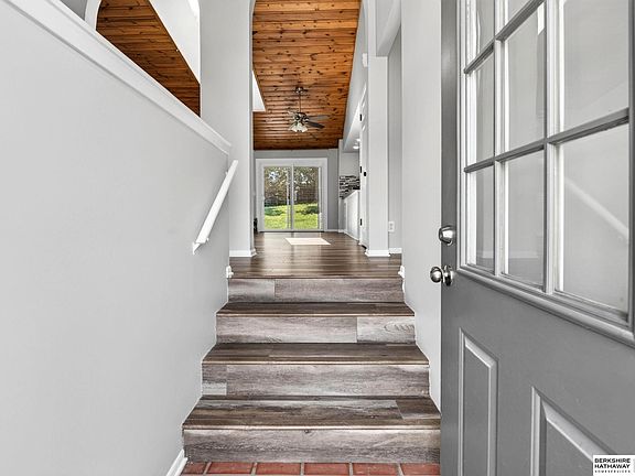 5th image of 15515 Jackson Cir