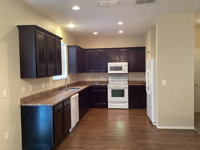 18934 Randall Pl — Photo 2