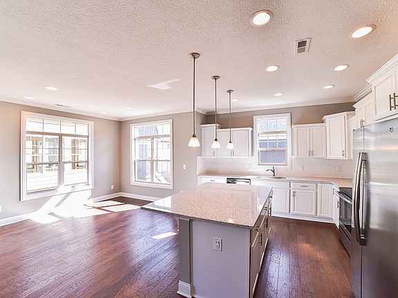 5th image of 10363 Spicebrush Dr