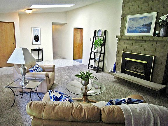 4th image of 4030 18th Ave NE