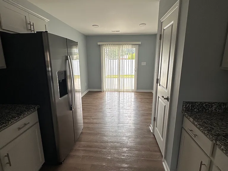 Dining area directly off kitchen
